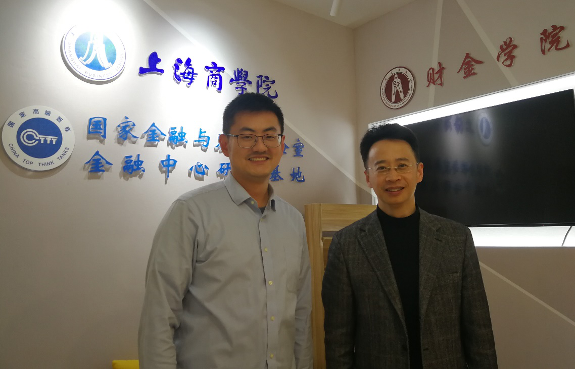 图为毛坚先生与李志刚院长合影