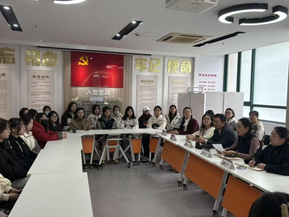 图为讲座活动现场